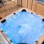 Daire Pebbles - With Jacuzzi *
