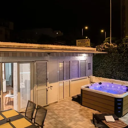 Pebbles - With Jacuzzi Lejlighed *