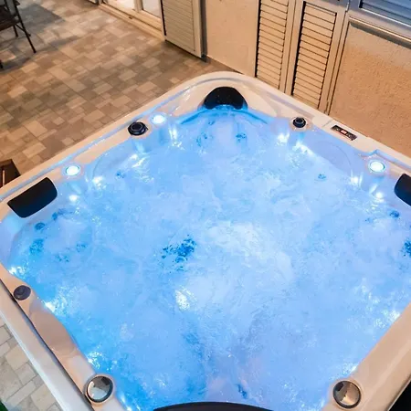 Apartman Pebbles - With Jacuzzi *