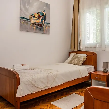 Apartman Pebbles - With Jacuzzi *