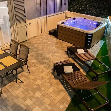 Apartman Pebbles - With Jacuzzi