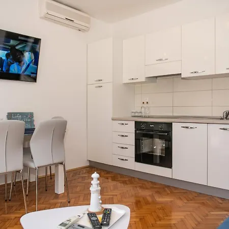 Apartman Pebbles - With Jacuzzi