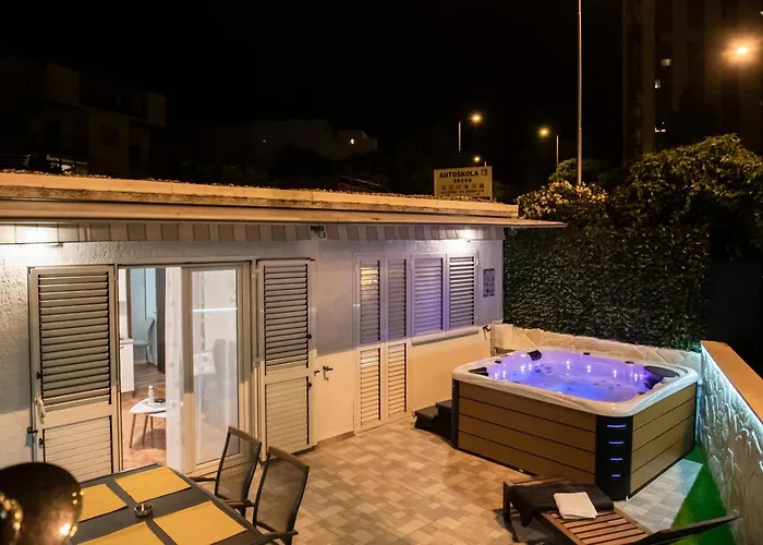 Pebbles - With Jacuzzi Appartement *