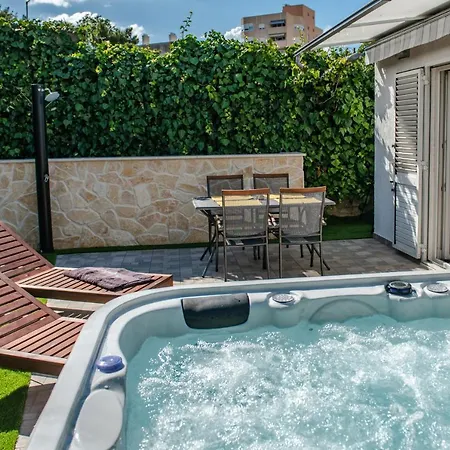 公寓 Pebbles - With Jacuzzi