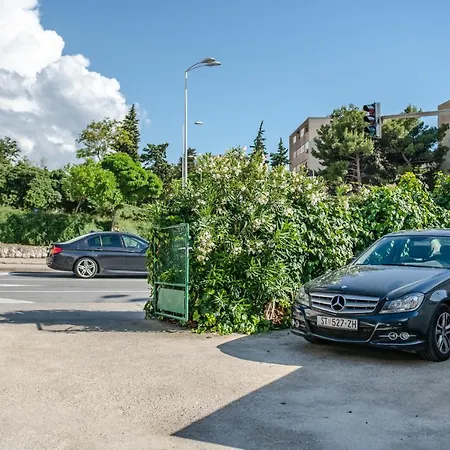 Pebbles - With Jacuzzi 公寓