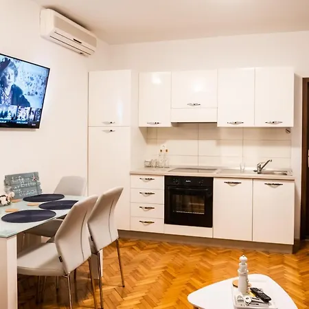 Pebbles - With Jacuzzi 公寓 *